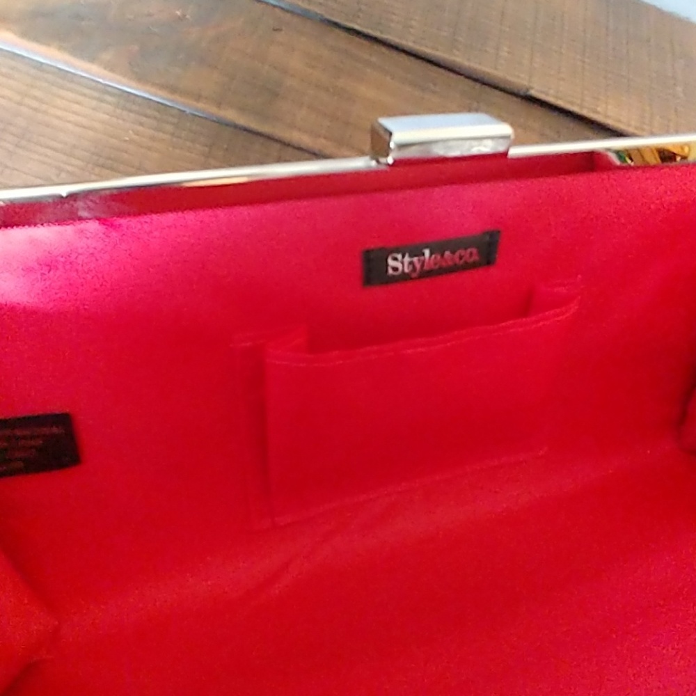 Red clutch